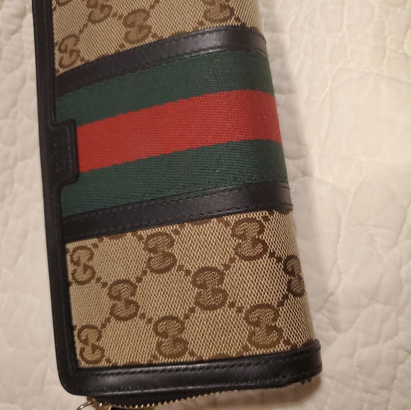 Gucci Wallet ( Similar wallet with bee) - Picture 3 of 5